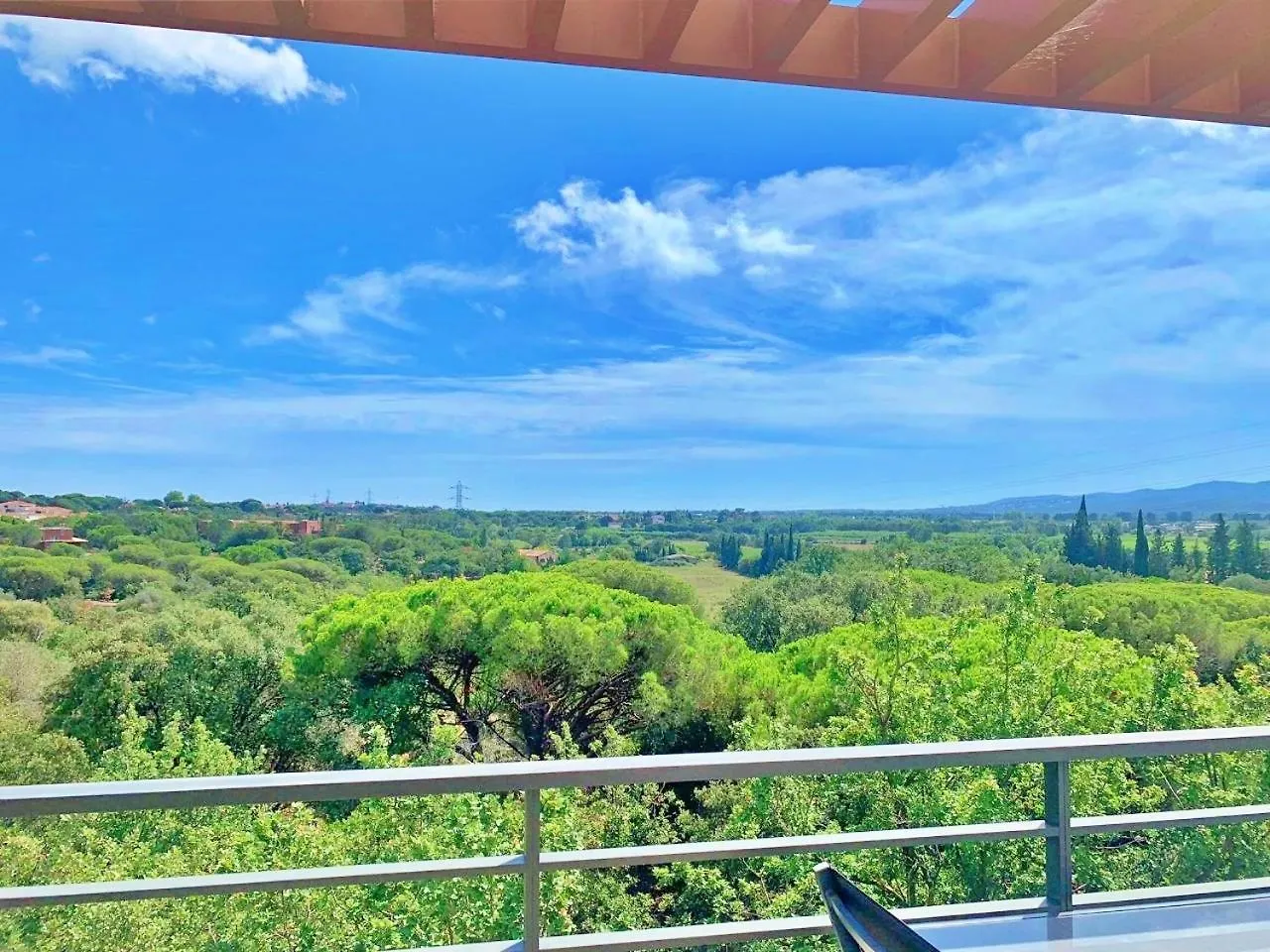 Spacieux T3-Toit Terrasse-Clim-Wifi-Piscine Frejus France