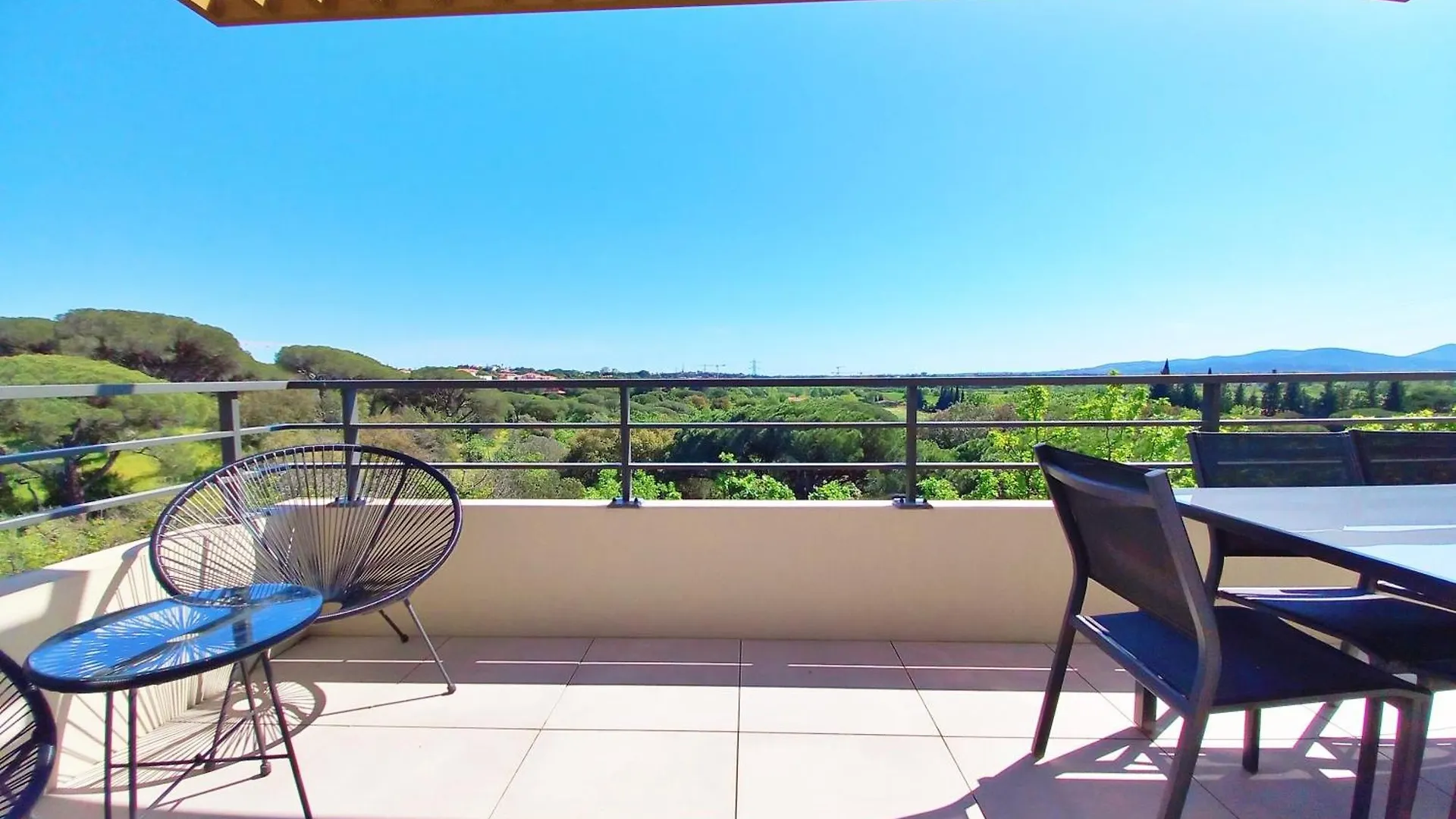 Spacieux T3-Toit Terrasse-Clim-Wifi-Piscine Frejus France