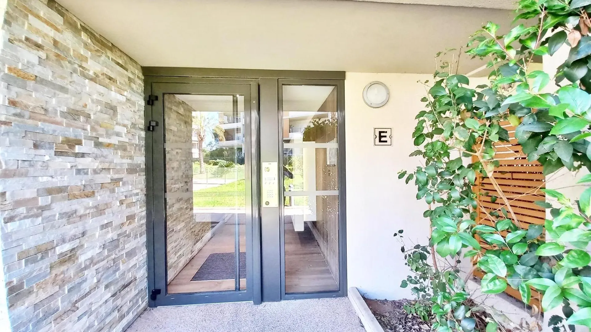 Spacieux T3-Toit Terrasse-Clim-Wifi-Piscine Frejus